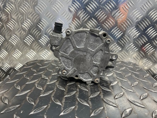 pumpa VACUM VAKUM AUDI A4 B8 03L145100