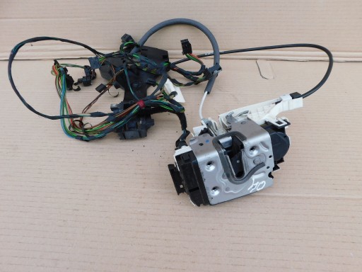 lock door front of left driver´s Mercedes Sprinter 906 VW Crafter original