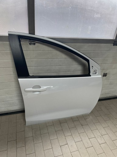 door front right MAZDA 2 HYBRID Z 2024 ROKU STAN as new Z AUTA DEMO 089