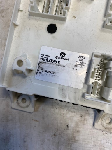 255613 - Модульна коробка Dodge Charger 300 68193350 AB