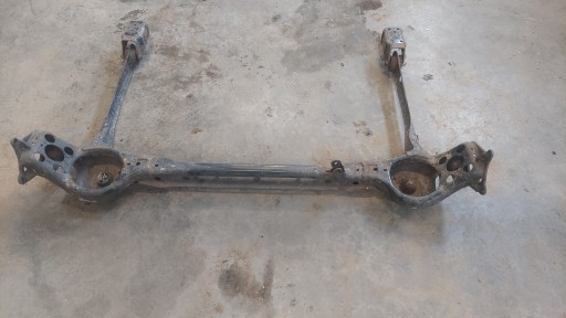 Балка задней подвески voyager town caravan 08-20