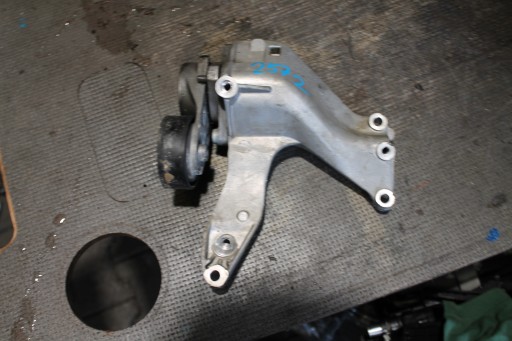 2572. Getriebehalter SPREZARKI klimaanlage AUDI RS6 0P2260885C