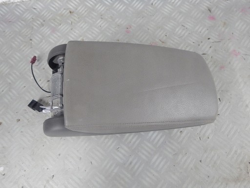 19811981A - AUDI A6 C6 подлокотник туннель