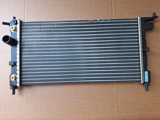 Радиатор двигателя opel corsa b oe 90410048