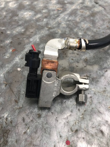 Borne cable pôle négatif BMW F30 7631109