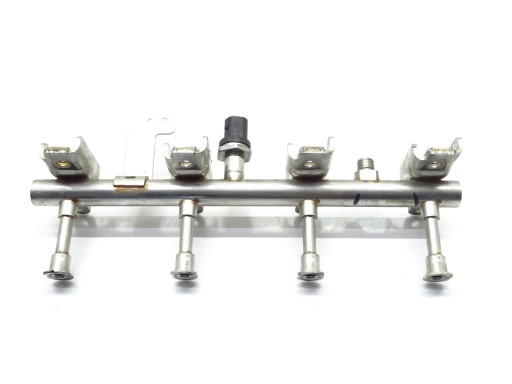 injection ramp of the fuel JAGUAR E-PACE X540 H4P3-9D280-AC