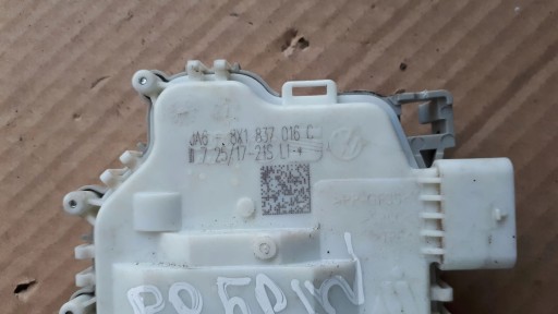A5 8W lock door right front 8X1837016C A4 B9 8W