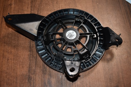 IDEALNY speaker MERCEDES W223 1