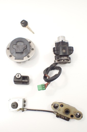 132846-1111 - Suzuki GSX-F 600 яйце 98-06 ключ запалювання наповнювач
