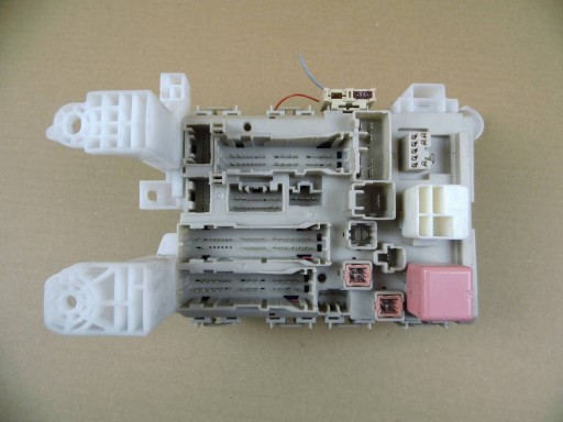 Toyota Verso LIFT 1.6 Module Module fusibles 82730-0F330