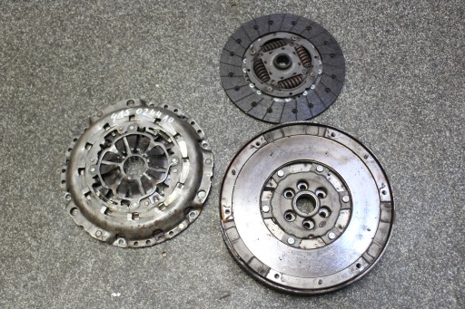 415024410 - VW PASSAT B6 2.0 TDI двомасове колесо зчеплення