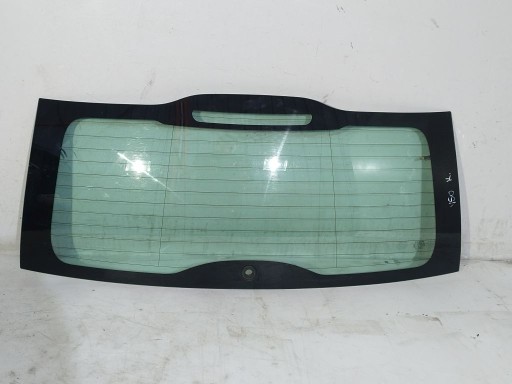 Volvo V50 and window z of the rear bonnet