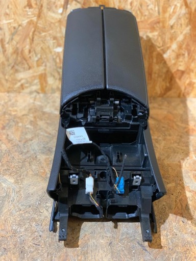 A2056801950 - Підлокітник тунель MERCEDES C-Class W205