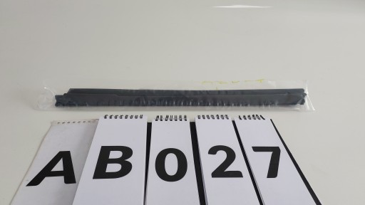 A2077840109 - MERCEDES W204 W207 НАКЛАДКА КРИШКИ ЛЮКА НАПРАВЛЯЮЧА ЛІВА ПЕРЕДНЯ НОВА