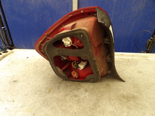 Kia Cerato and light rear right HB