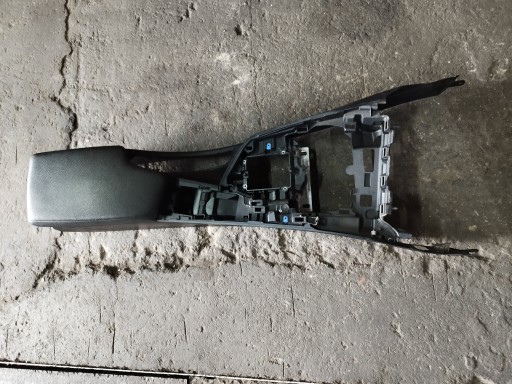 8263991 - 41 підлокітник тунель BMW F30