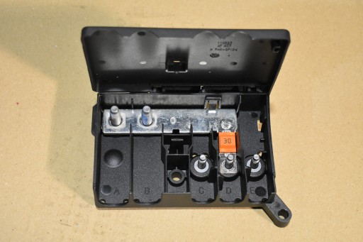 Module fusibles ROZDZIELACZ PRADU PORSCHE AUDI 1