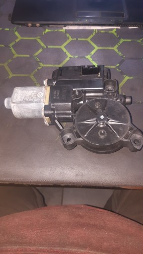 Vw polo 6r. двигун лівого вікна. 6r0959801h