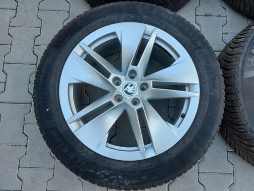 Skoda Enyaq 5LA iV60 wheels discs tyres CrossClimate 235/55 R19 5LA601025B