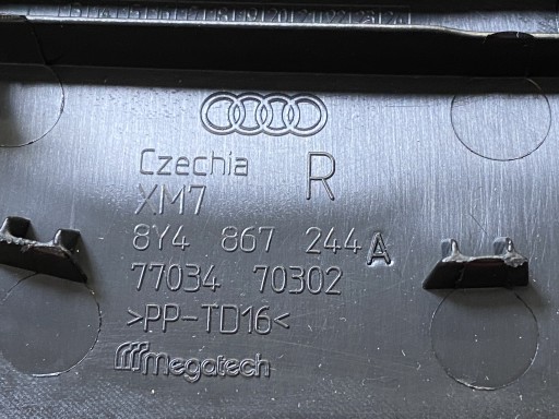 AUDI A3 8Y cover SLUPKA right 8Y4867244A