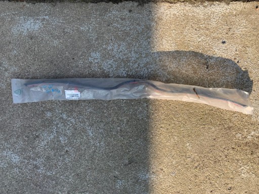 53037-02010 - Прокладка капота решітки TOYOTA Auris II 12-15R