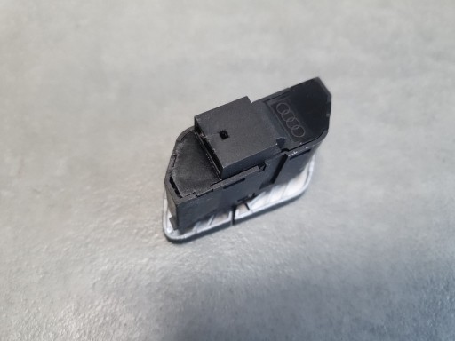 Audi A3 8Y button central of a lock 8Y1962107