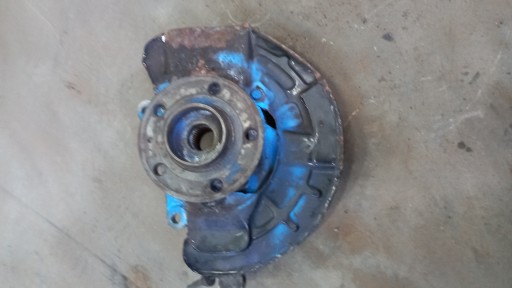 Кулак передній правий volvo v70