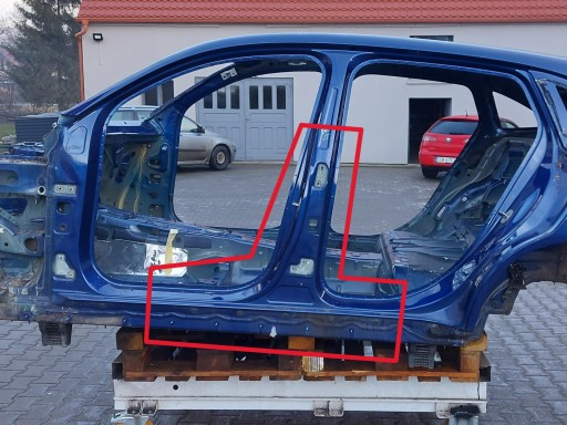 Mercedes EQC 400 W293 pillar central left