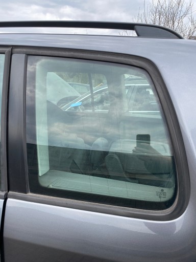 VW Touran 1 l 03-05 window bodywork side left without USZCZELKI