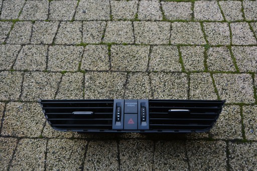 ЦЕНТРАЛЬНА ВЕНТИЛЯЦІЙНА РЕШІТКА SKODA OCTAVIA 3 5E0820951A