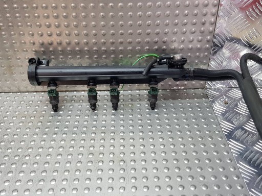 Rampe injection Injecteurs KPL 037906031AA GOLF IV A3 8L TOLEDO II 1.6 8V