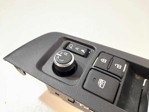 Toyota Corolla E21 window control switch 84040-02490 (PS82)