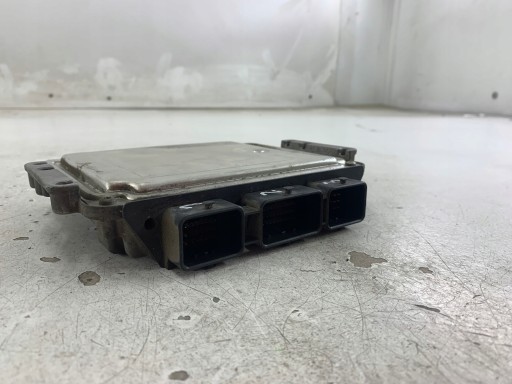 RENAULT SCENIC II MEGANE II 1.9 DCI unité de commande électronique uce moteur 8200310863
