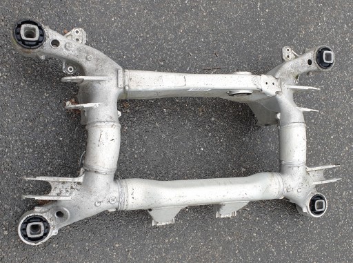 180768242 6761144 - Опора подвески задние салазки траверса балки bmw 6 e63 e64 oe