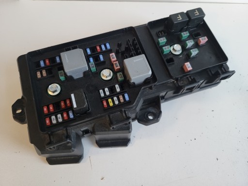 LR140705 - Блок предохранителей land rover l550 e-pace m8d2-14a073-aa