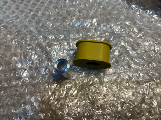 51217112443, 51217112444 - BMW E65 резиновая втулка упора двери передняя задняя