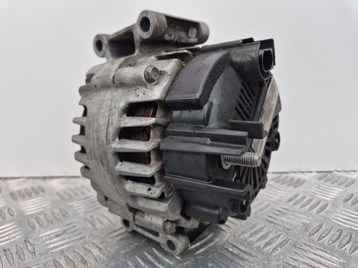 Mercedes C200 CGI W204 1.8 Alternator A0009067902