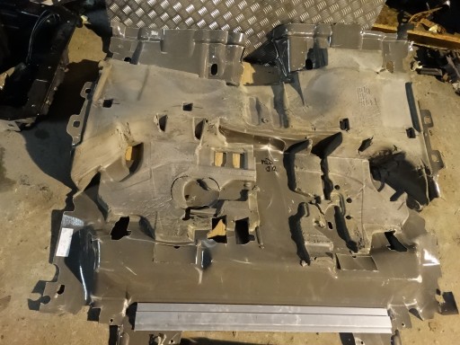 IDEALNY TAPIS ARRIÈRE RANGE ROVER L494 LIFT 1