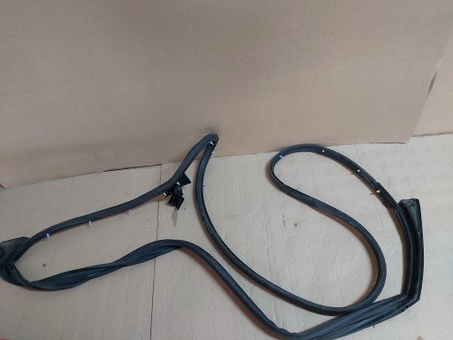 Toyota Prius IV уплотнитель двери левый передний PRIME