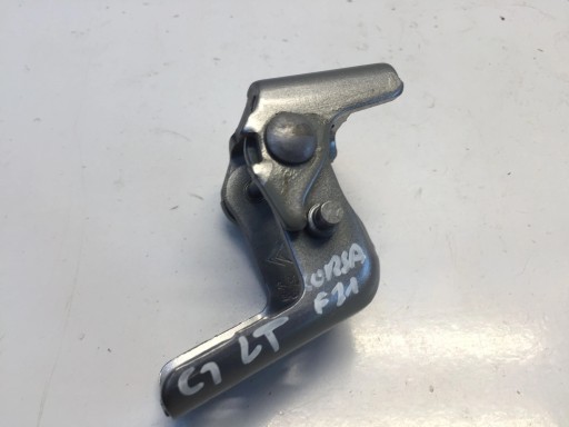 25520 - OPEL CORSA F 2021 ДВЕРНАЯ ПЕТЛЯ ЛЕВАЯ ЗАДНЯЯ ВЕРХНЯЯ