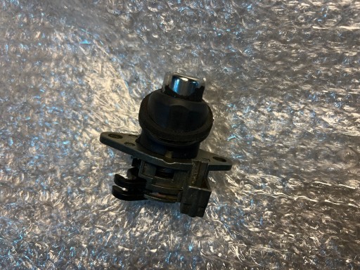 7053471, 51247053471 - BMW E46 кабриолет замок вставка крышки багажника