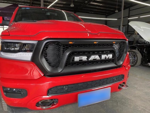 574-452-478 - Dodge RAM 2019-2023 Решетка в стиле Rebel + светодиод