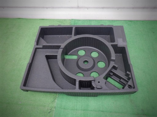 Audi Q3 8U пенополистирол багажника 8U0012109F