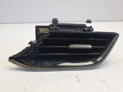 Opel Corsa F правая вентиляционная решетка 39198540