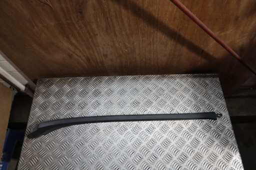 НАКЛАДКА ПЕРЕДНЬОГО ВІКНА, ПРАВА, А-КЛАС W177