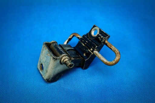 hinge door of left rear part Audi Q7 4L 4L0833411A