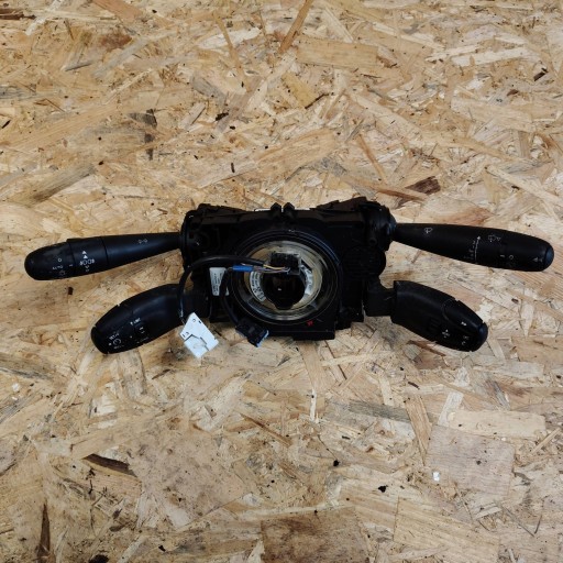 steering wheel levers and controls Peugeot 3008 and 96773911ZD