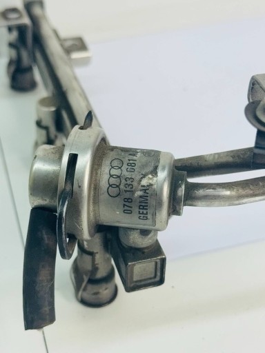 Rampe injection AUDI A4 B5 2.4i 078133681AJ