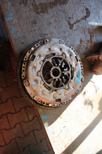 3065. wheel flywheel AUDI 04E105264B