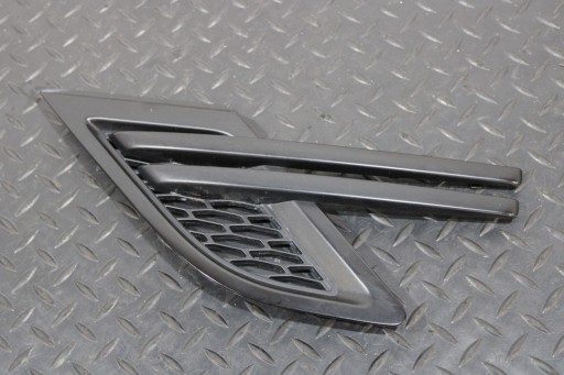 spoiler grid of a fender left RANGE ROVER SPORT II 2 L494 DK62-280B11-AC
